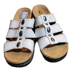 Clarks white sandal w/ jewel
